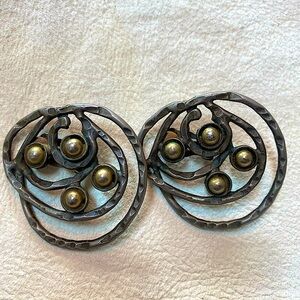 Unlock Vintage Charm: Norma Jean Clip-On Earrings 🌸✨